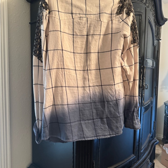 Gimmicks by BKE ombré flannel with embroidered detail - Picture 6 of 6